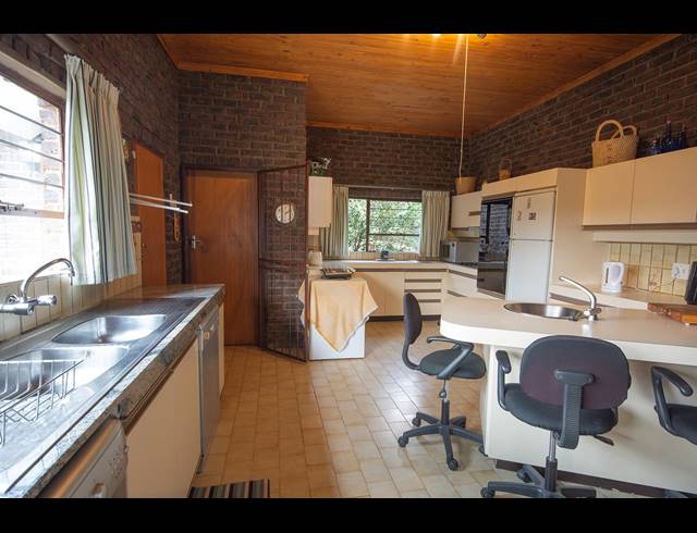 4 BEDROOM HOUSE FOR SALE IN OVERKRUIN